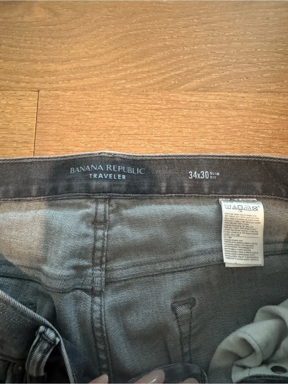 Banana Republic Straight Jeans in Washed Gray